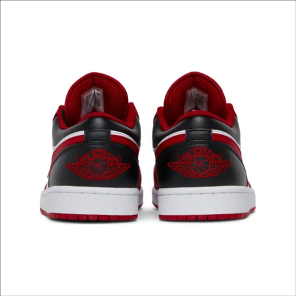 Jordan 1 Low Bulls